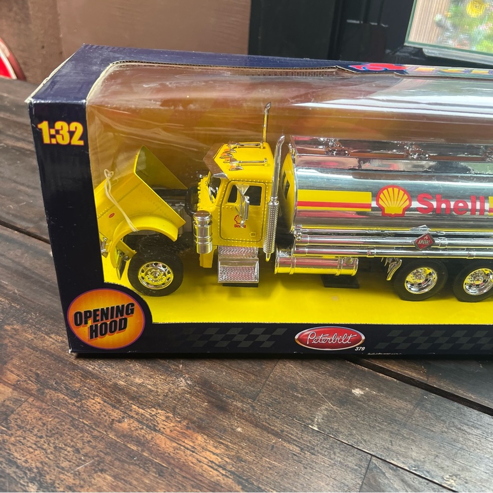 Shell Tanker Truck Toy - Yellow Hot Rigz - Picture 2 of 10